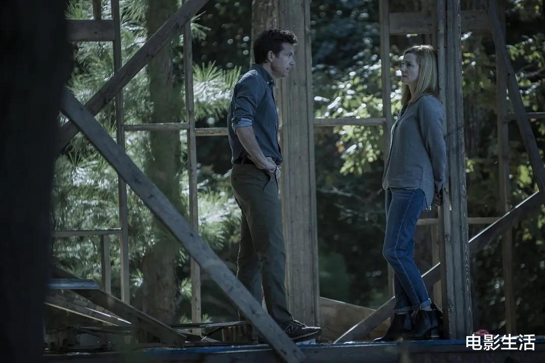 洗钱：全季放出高达8.5分，网飞新剧一集比一集过瘾，不输《绝命毒师》