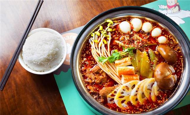 川菜馆|川菜馆点菜时,点什么才像当地人?记住“3点3不点”就行