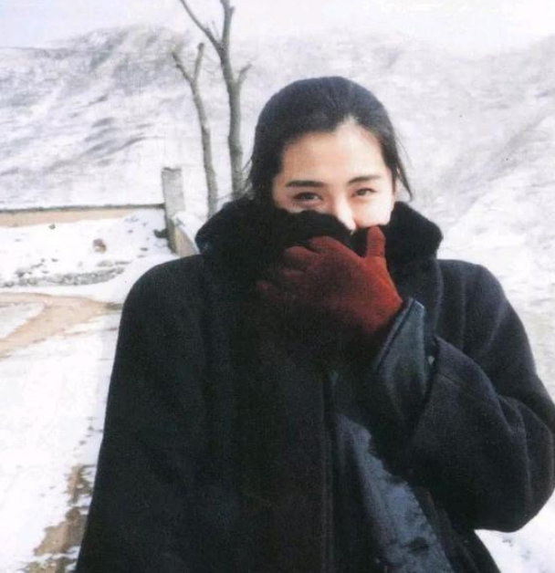 王祖贤▲王祖贤1992年在山西五台山的老照片,没有滤镜都好漂亮!