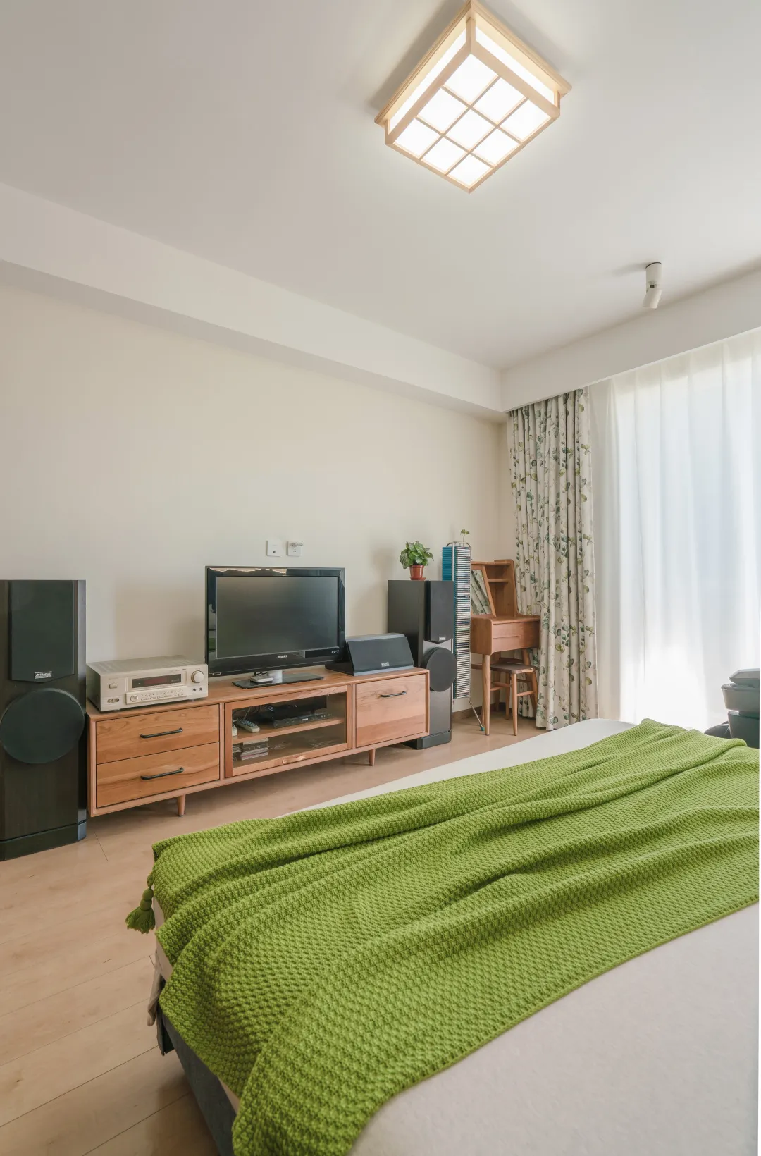 |这个自然温暖的三口之家，有家庭“图书馆、咖啡馆”，适合慢慢的享受生活~