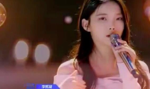 『TVB』《青你2》最强歌词诞生，整疯导师刷屏全网，演唱者却选择退赛