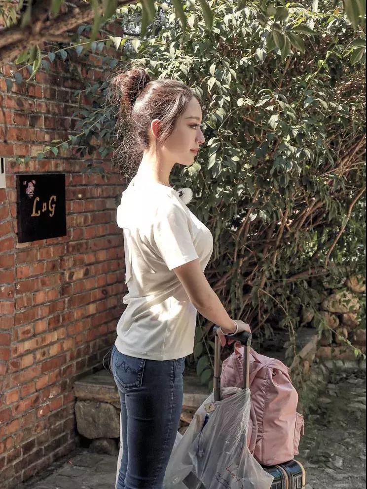 吉娜·爱丽丝|腰围有55cm的吉娜，减肥前旧照爆光，哪来什么人间芭比，都是后天的努力