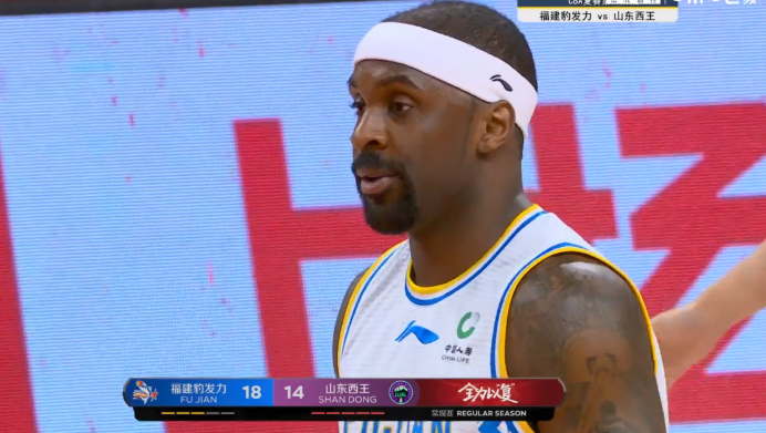 『山东男篮』山东3分4连中后被打11比0，单节落后14分，旧将联手王哲林轰23分