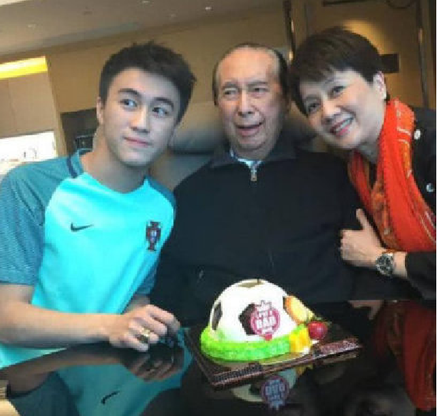 赌王|赌王离世何猷君改认证，“四房儿子”变董事长，摆脱父亲靠自己？