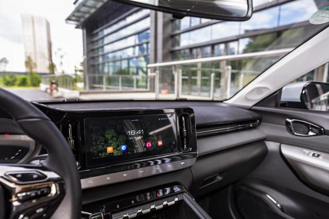 宝骏|帝豪比它差远了，这车光轴距就2米7，搭1.5T引擎，起步不到6万