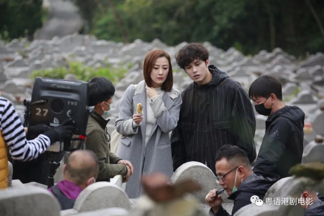 #朱智贤#TVB新剧《食脑丧B》拍喂蚊坟场戏 4位演员表现专业没抱怨
