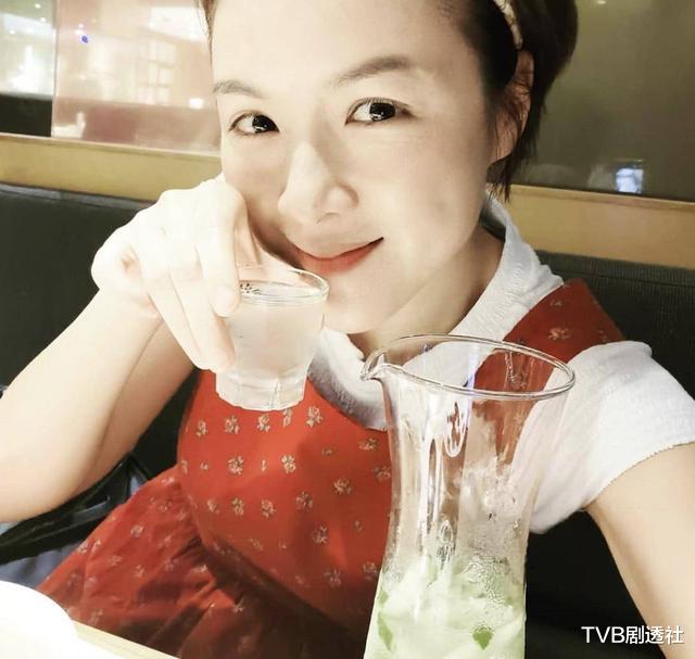 陈茵媺|TVB视帝最美妻子罕有开直播，大方透露明年会拍新剧，网友期待