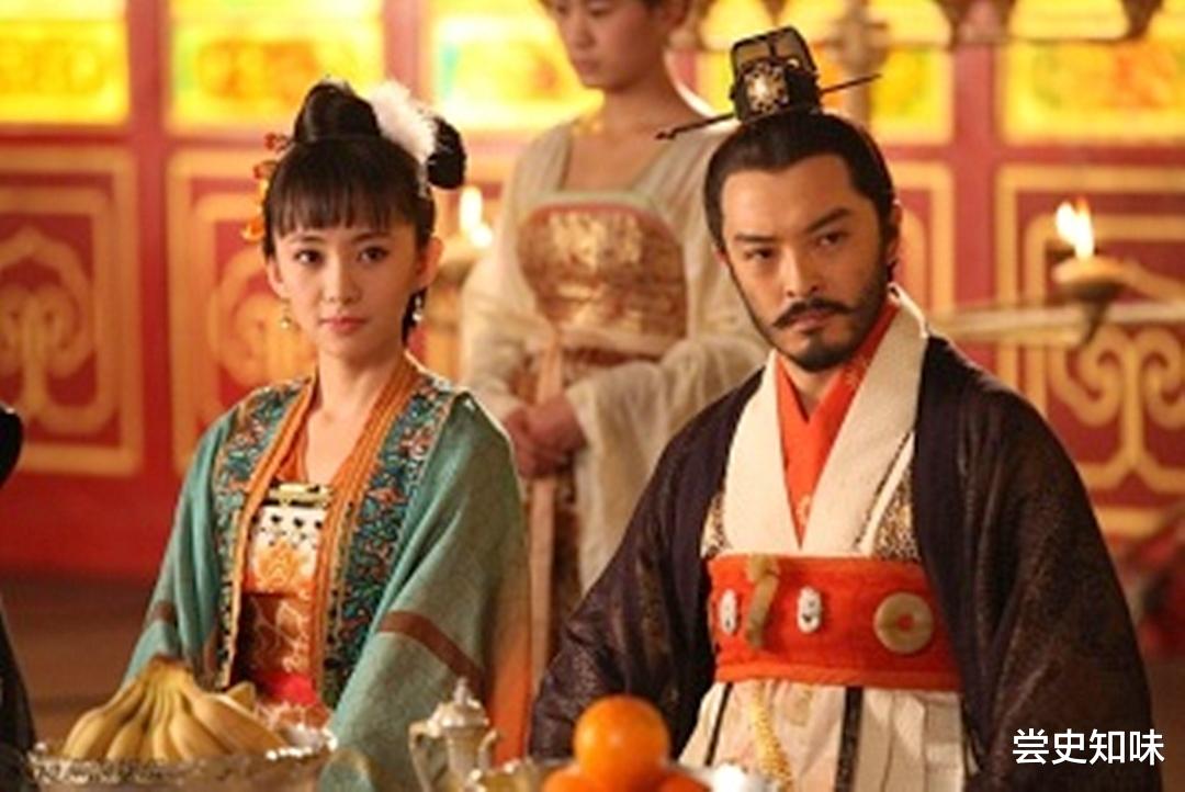 张国焘|靖康之耻有多“变态”？3000嫔妃只披羊皮下跪被牵着走，令人作呕