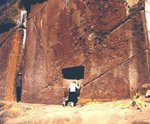 [大门]世界最诡异的大门，进去了就可以“穿越”，至今无人敢进去