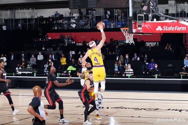 湖人队|34分5断，湖人三剑客太关键！出场时间生涯新低，老詹你真幸福