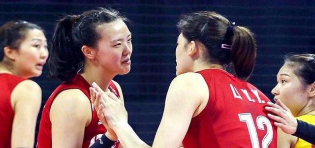 「郎平」女排主攻迎来坏消息!张常宁、李盈莹情况堪忧,郎平直言“不满”