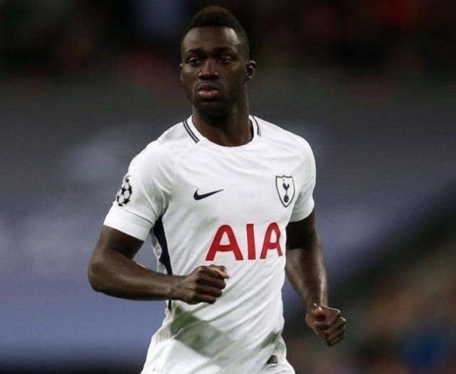 热刺|穆里尼奥终于又一次对热刺防线动刀了，赢球是最好的回应！