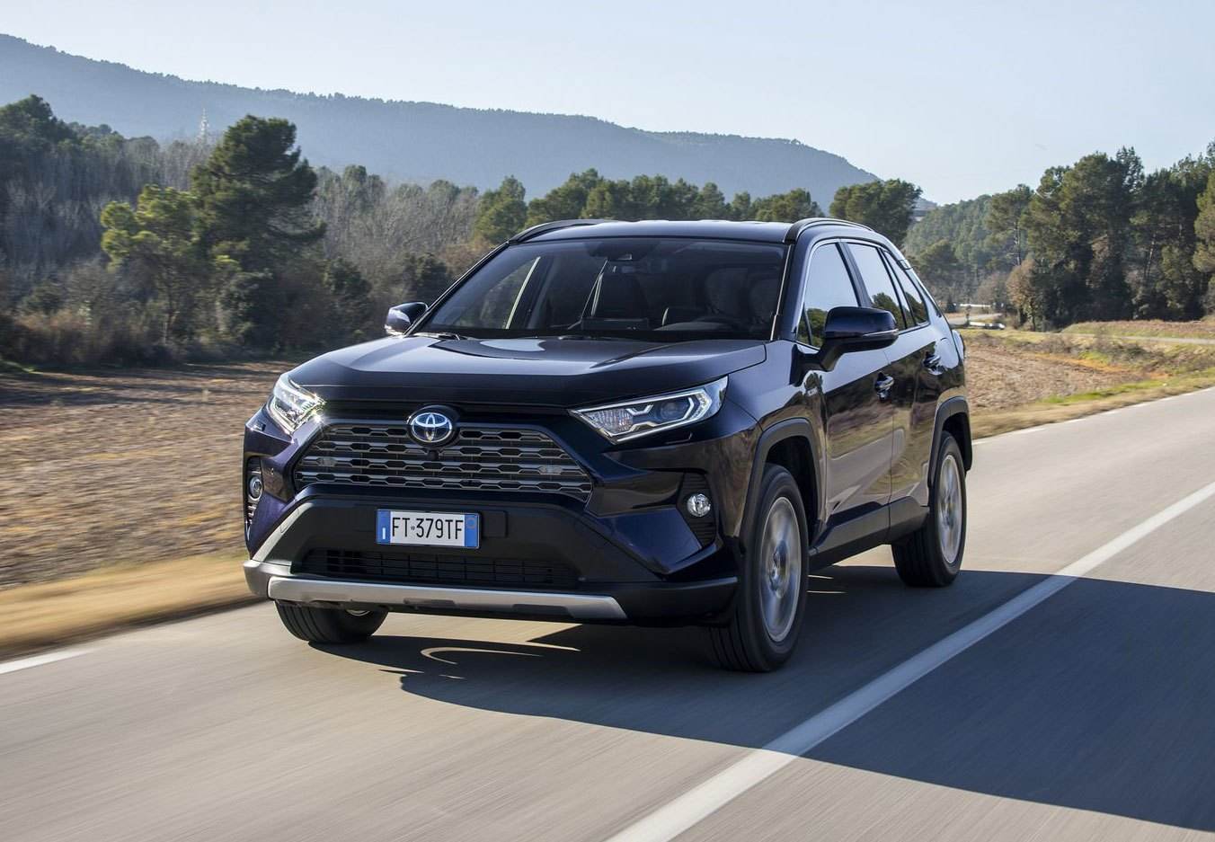 丰田RAV4:一生之敌!本田CRV和丰田RAV4到底该怎么选?