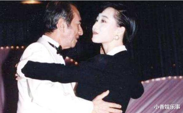 李嘉诚▲顶级富豪怎么\续命\:李嘉诚一粒药156万,而他一生更换6次心脏!