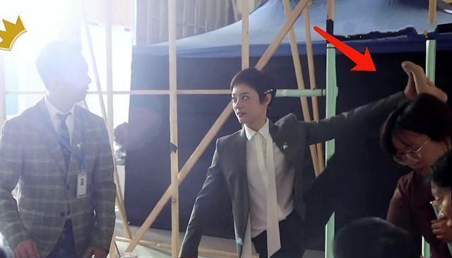 『王祖贤』沈腾学关晓彤反手涂口红被群嘲，直到孙俪“出手”，王者高下立判