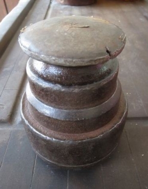 :宜兴紫砂一厂紫砂壶之铁模水平壶盖制作法