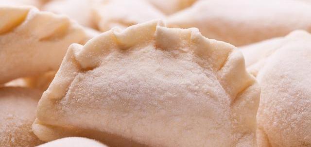 饺子|饺子别直接放冰箱，饺子店老板教我一招，放半年吃着也像刚包的