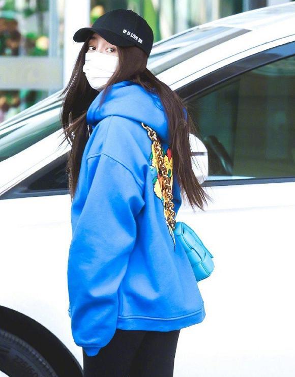 奔跑吧兄弟|跑男成员机场穿搭：郑恺朴实，鹿晗时尚宠儿，看到杨颖：不要放电