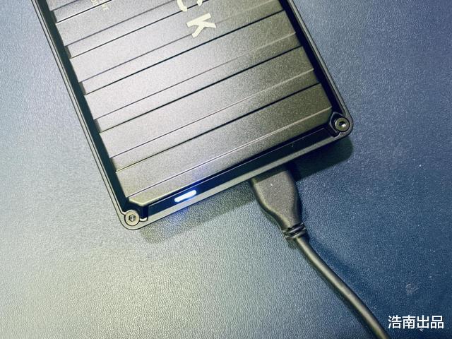 硬盘|高颜值大容量！4TB WD_BLACK P10移动游戏硬盘体验分享