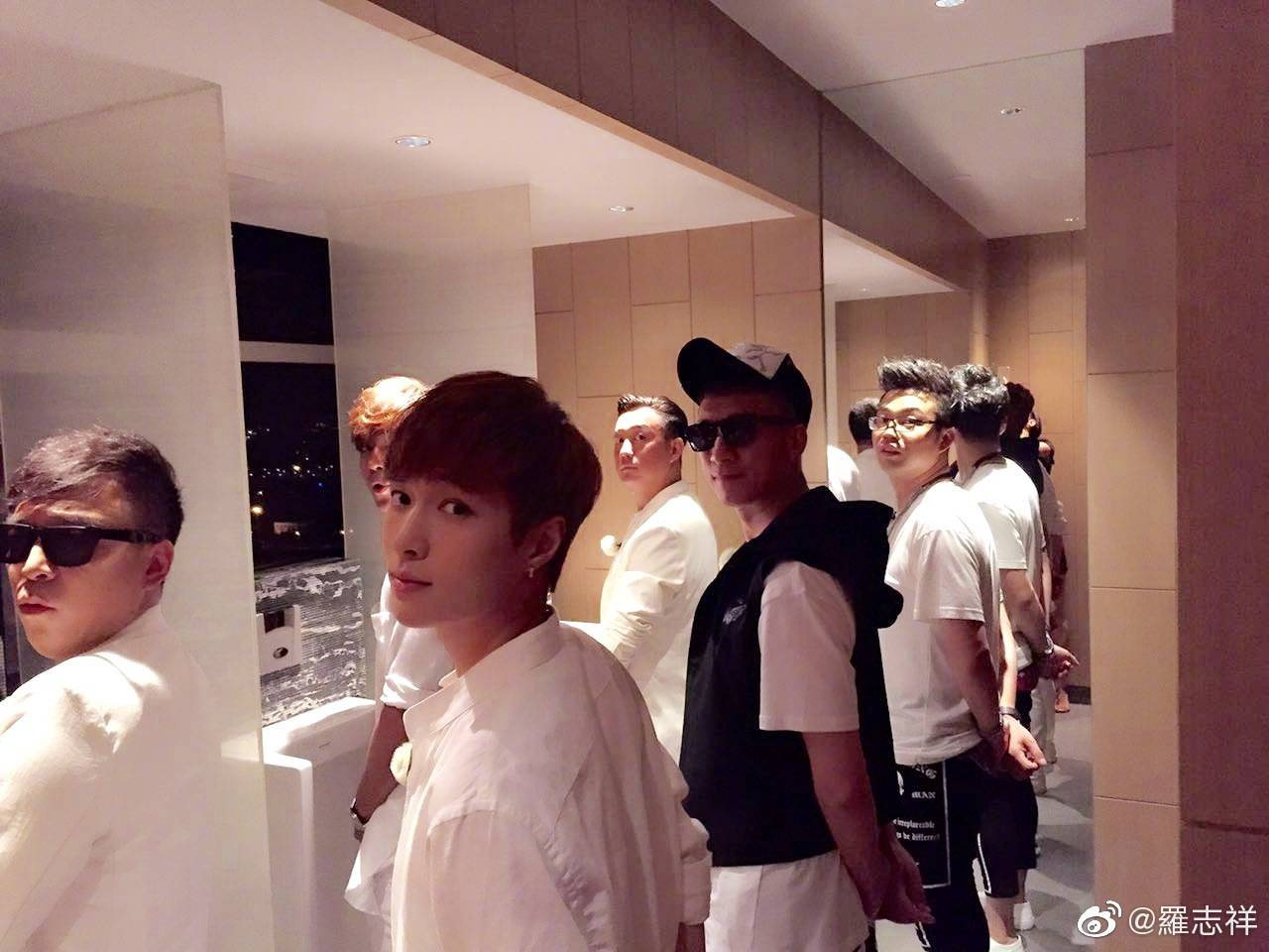 「极限挑战」《极限挑战》口碑扑街,网友在导演微博下留言:你比严敏差太多