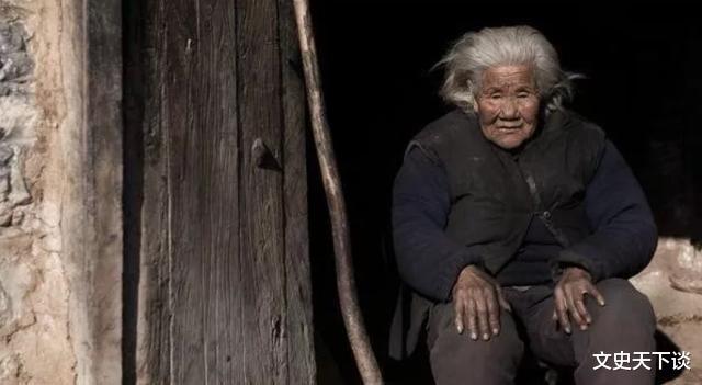 文史天下谈|15岁少年瞒着母亲参军，一别71年后母子相见，母亲106岁等儿归