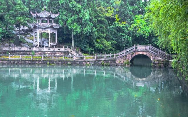 「浙江省」浙江的一座县城,风景如画空气清新,是避暑的好地方