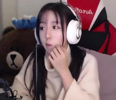 『呆妹儿』小团团和呆妹和好了?两人首次连线开黑,菜到无法直视