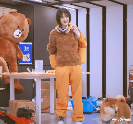 #郑爽#郑爽久违露面,坐在神秘男生旁边笑意浓,男生颜值不输张翰