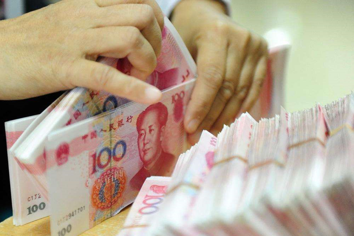 @什么年代了，还有人到银行“定期存款”？实情让人深思