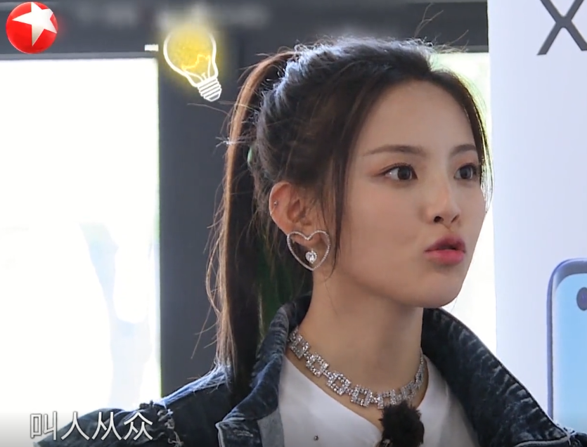 杨超越:杨超越知道雷佳音唱歌,用词不当引热议!网友:女团都这素质?