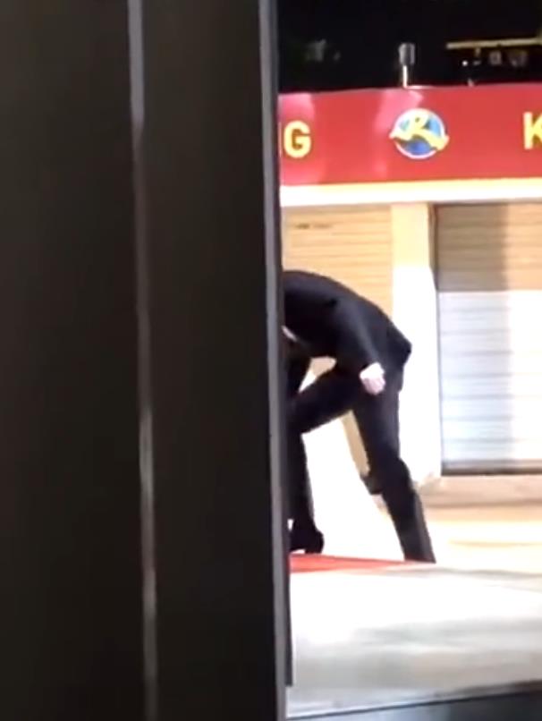 郑恺：Baby录《跑男》获蔡徐坤提裙摆，郑恺郭麒麟傻傻分不清却被肚子抢镜