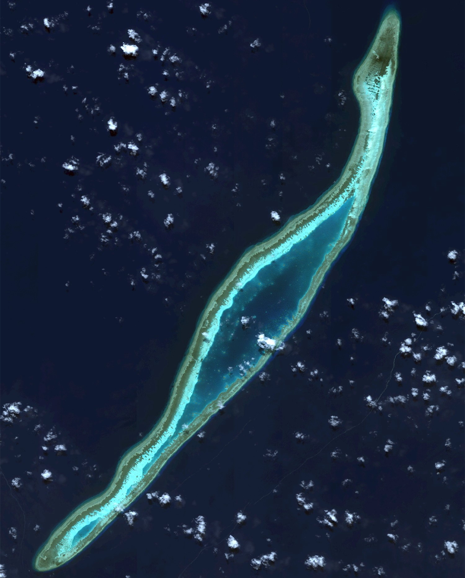 马尔代夫|南沙诸岛礁坪面积最大的岛礁——柏礁,可建成为中国的马尔代夫