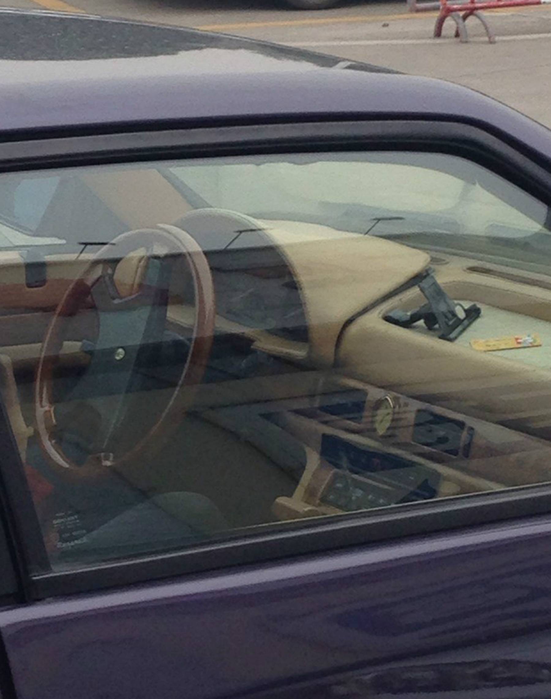 桑塔纳|湖南街头现200万“桑塔纳”,车主:天天被交警拦,非说改车标