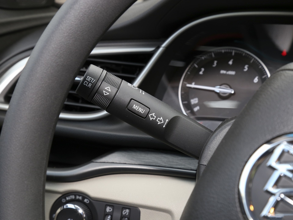 『别克英朗』别克英朗降价4.9万,配1.5升四缸机,油耗4毛8,完胜卡罗拉