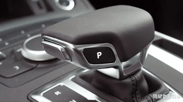 『奥迪Q5』奥迪终于“醒悟”，这车从近40w下探至29w，车主：比汉兰达漂亮10倍