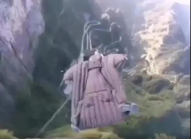 「天门山」张家界天门山丛林找到一具遗体