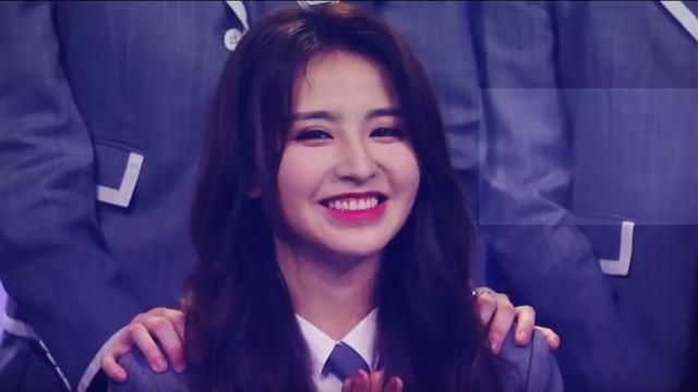 『金子涵』当蔡徐坤宣布金子涵第十一名时，谁注意到她的动作，看着让人心疼