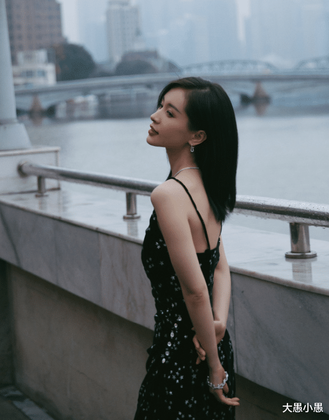 王子文@王子文换发型像“换性别”？配上一个口红，谁还说她是假小子