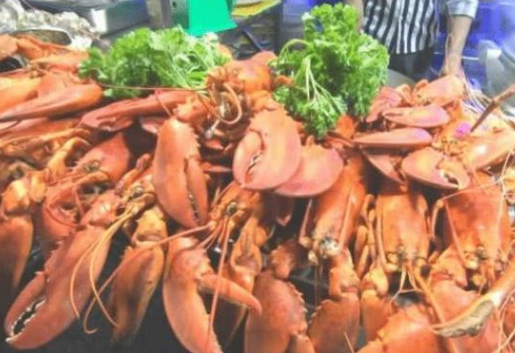 ■去泰国吃3只“大虾”,5斤一只,导游劝我别吃,结账时一言不发!