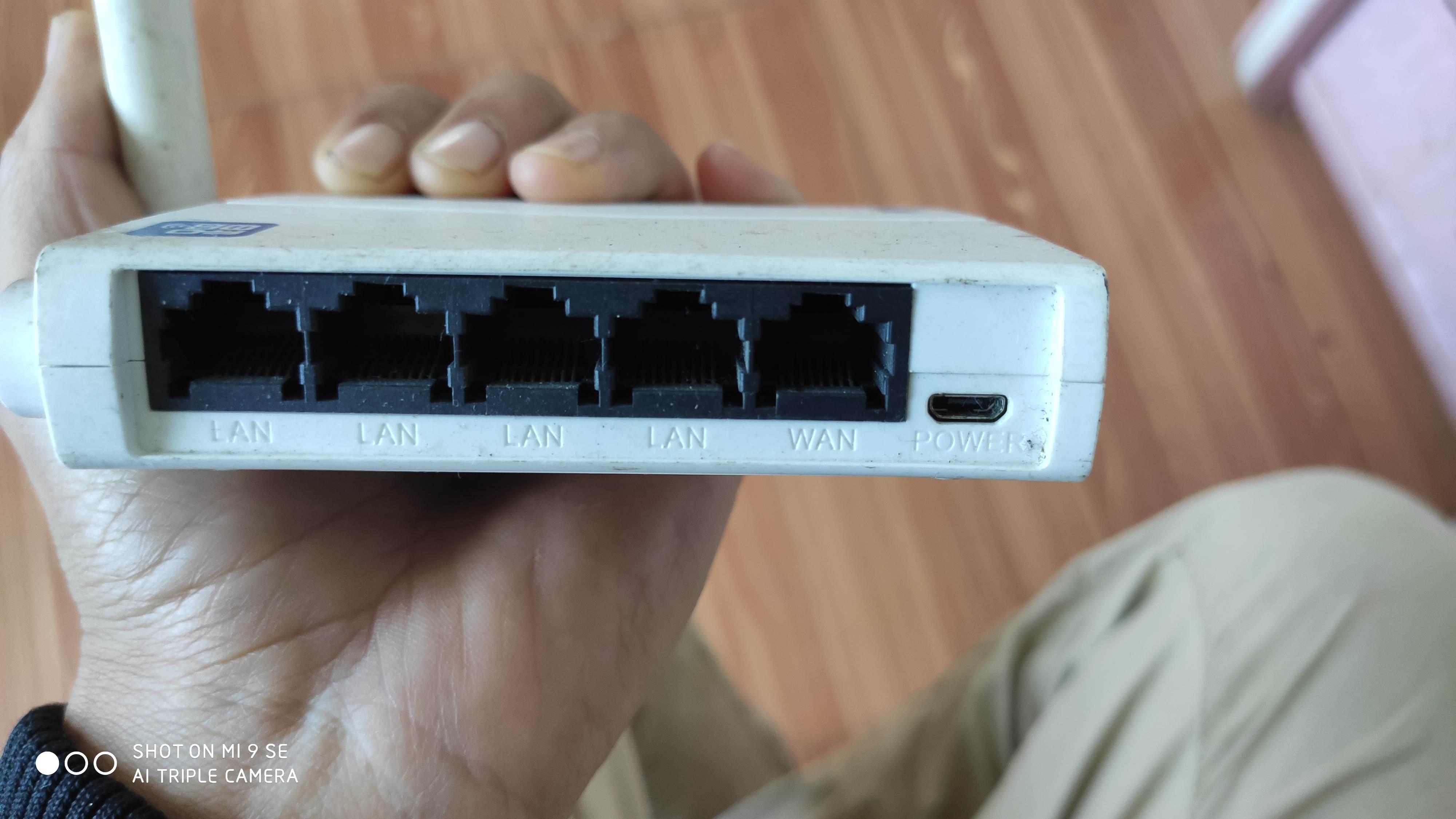 |闲置路由器秒变无线交换机的方法。