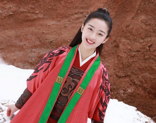 「邓恩熙」只有十五岁的邓恩熙，好作品不断，她未来的演艺之路值得期待！