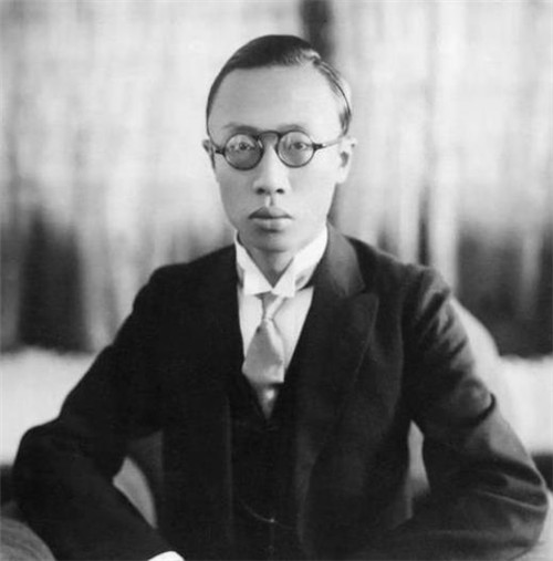 溥仪|溥仪晚年去破庙看望在世的太监,仆人大喊3字,溥仪听后老泪纵横