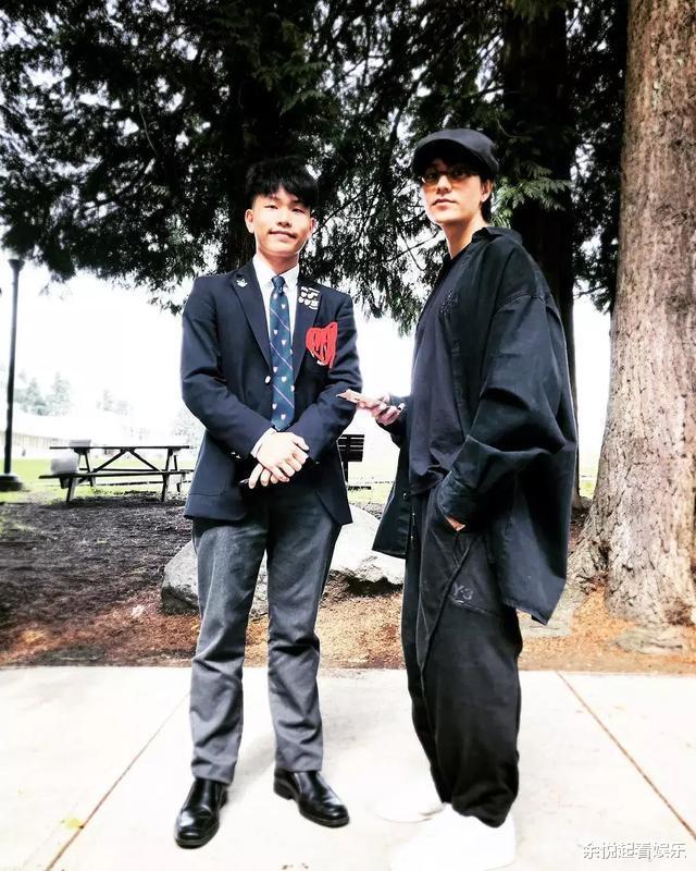 「陈坤」陈坤儿子已经成年，长相浮现母亲的基因，长得像谁大家认得出吗？