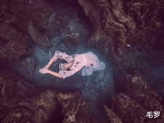 [跳伞]大反转，安安跳伞飞行+潜水花费百万被批，却因捐献器官赢回尊敬