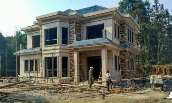 村民花20多万建了一栋别墅, 邻居天天来打听怎么做到的