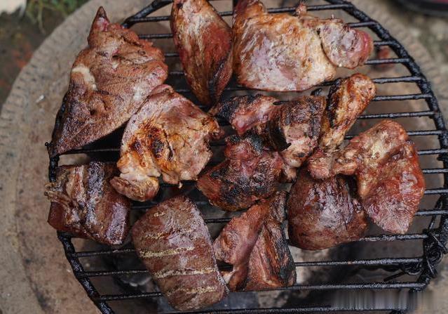 [贵州]它可能是中国最“重口味”的下酒菜，贵州人有喜事才吃，劝退吃货