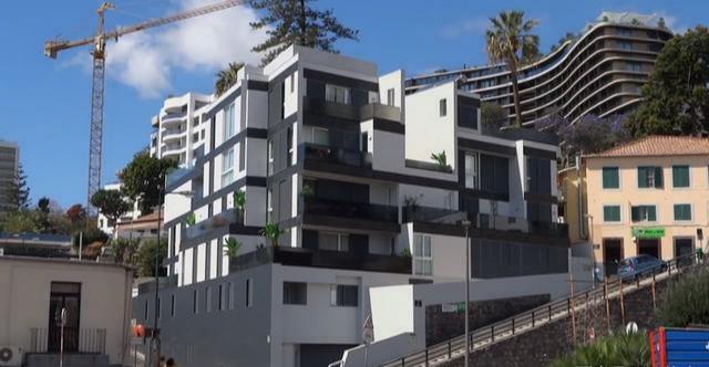 C罗@C罗全家继续豪宅自我隔离,训练度假两不误,与家人享受美好时光