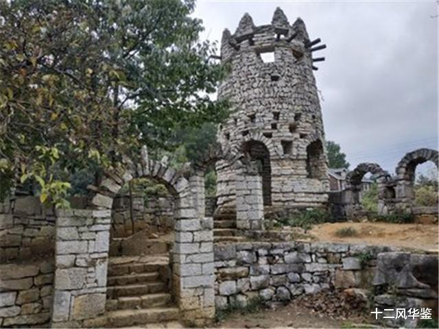 西江千户苗寨|他隐居深山修行20年，原以为一贫如洗，却靠一堆石头成亿万富翁