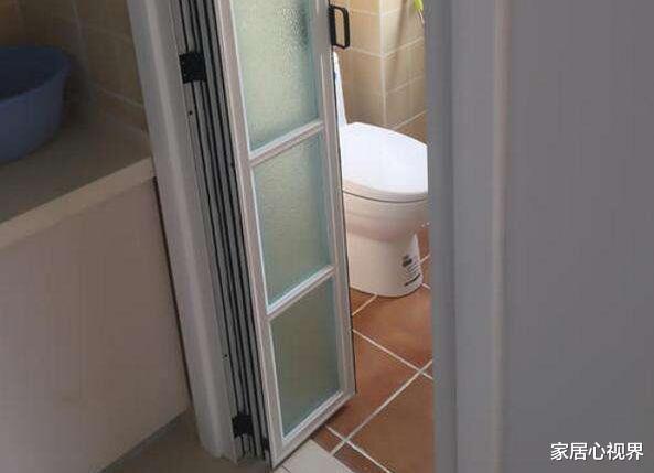 『』卫生间别装单开门了，如今流行这样设计！美观耐看不突兀