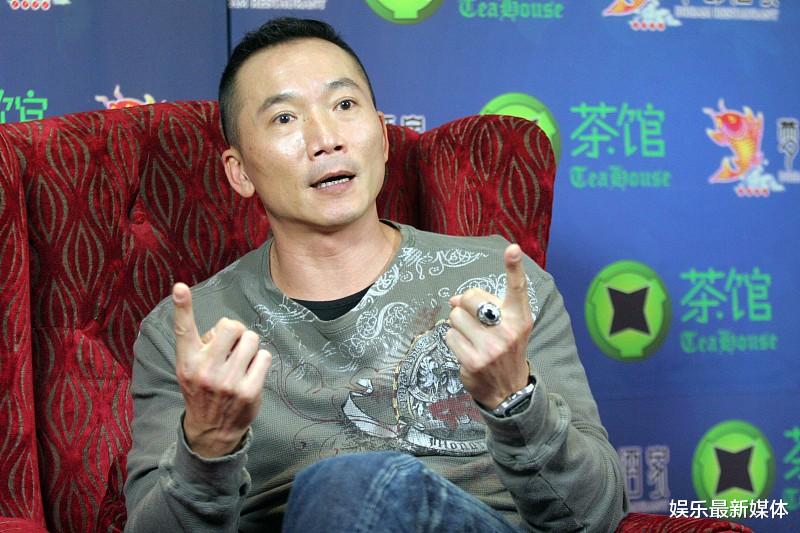 周星驰▲邹兆龙谈拍戏，很多年都演不红，刚演周星驰戏就被骂红了